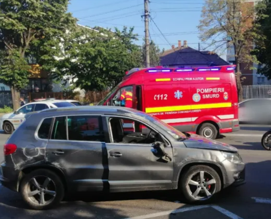 Cum s-a produs accidentul de pe Aurel Vlaicu, Cluj-Napoca: O șoferiță de 76 de ani s-a răsturnat cu mașina. Rezultatul: Trei răniți la spital