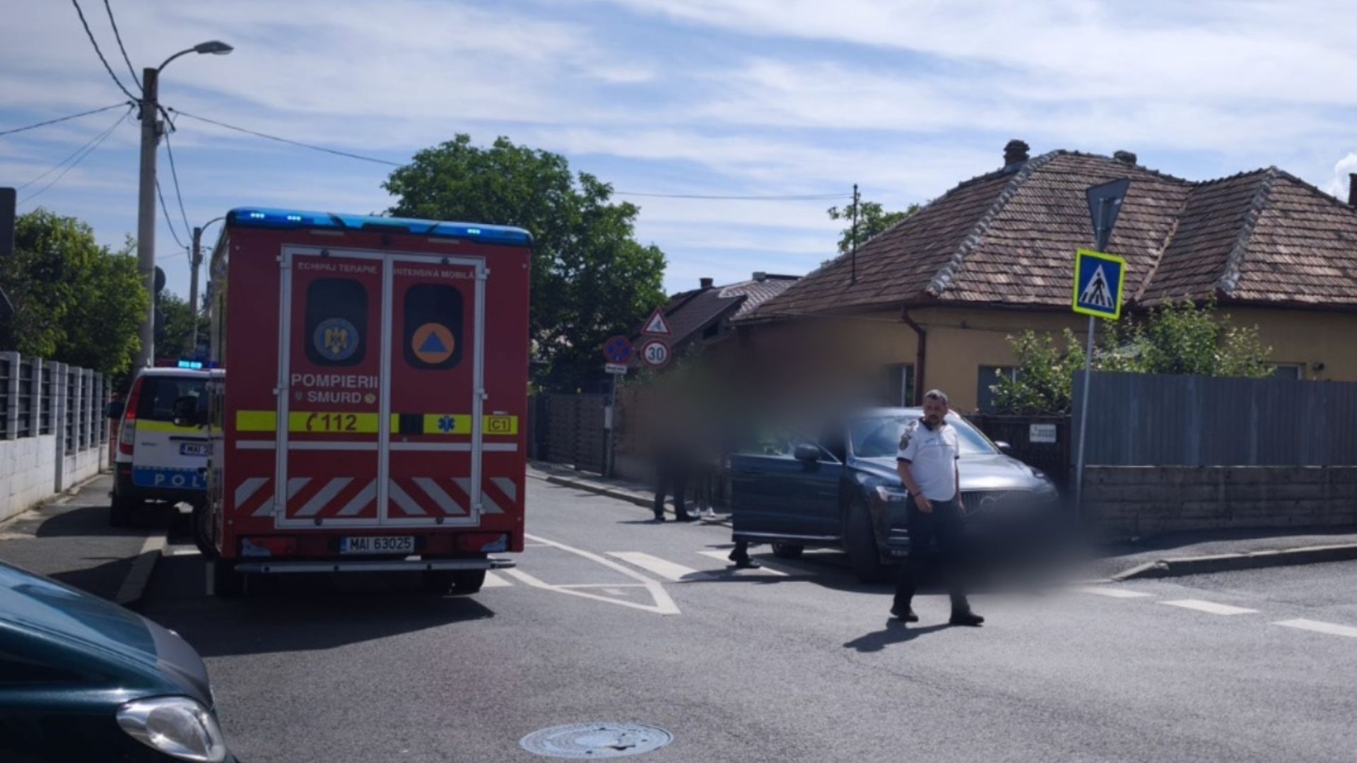 Cum s-a produs accidentul de pe strada Jiului din Cluj în care un bărbat a fost prins între mașină și un gard: A fost resuscitat pe loc