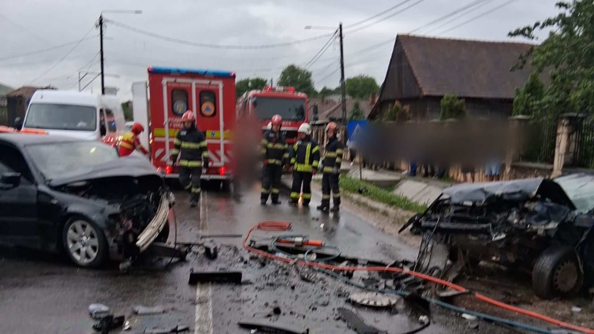 Cum s-a produs accidentul din Gârbău, Cluj, care a trimis trei persoane la spital: Șoferul vinovat era rupt de beat și avea permisul suspendat
