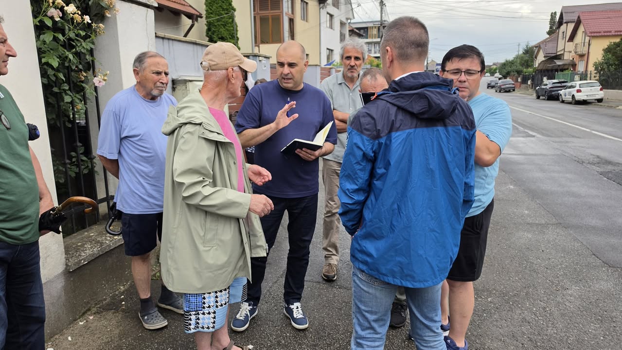 Dan Tarcea a văzut cu ochii lui cum apa din canal le intră clujenilor în curți! Ce soluții a cerut după vizita pe teren: „Nu se înțelege dintr-un birou”