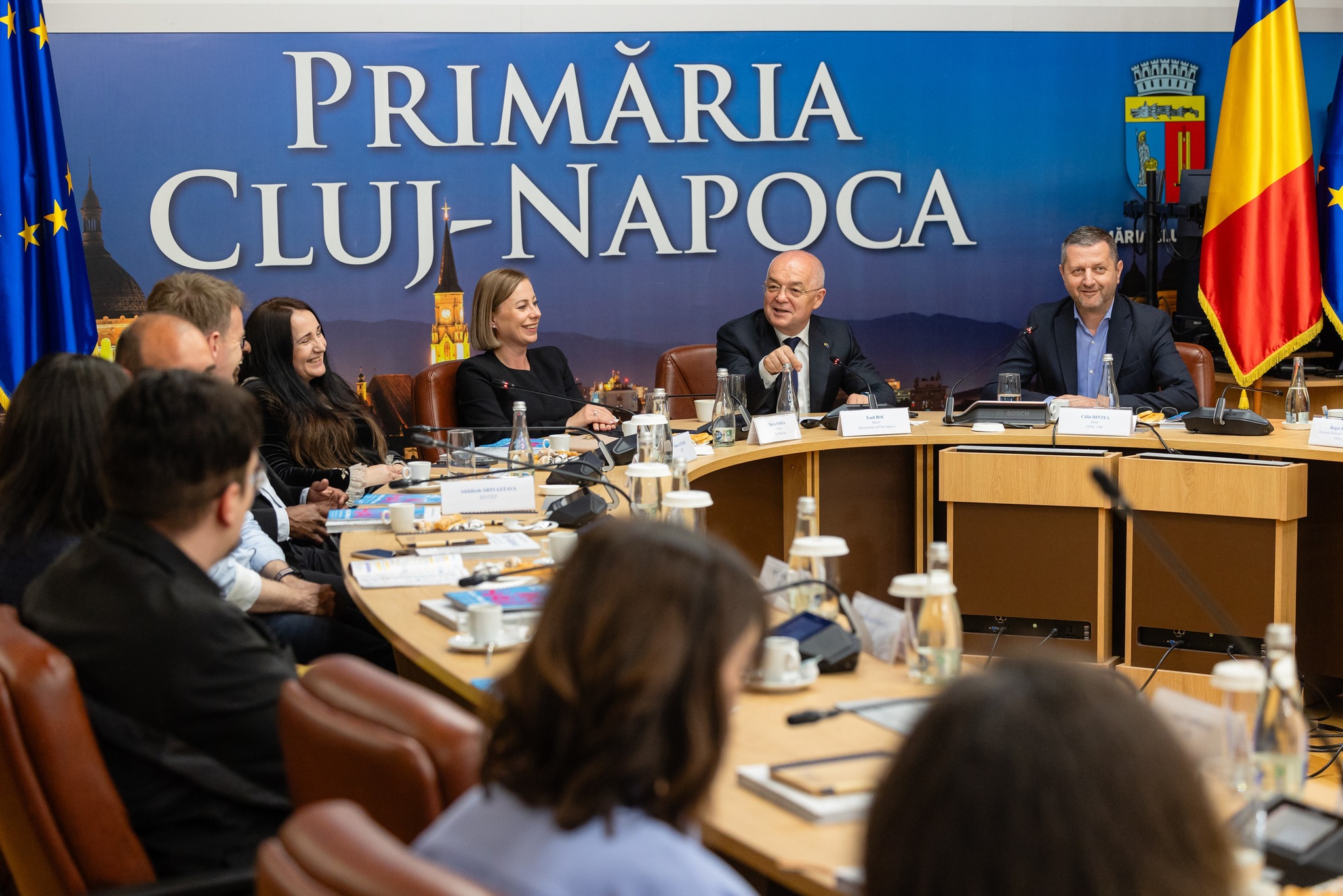 Emil Boc a primit partenerii europeni la Primărie: Clujul va testa unități care produc cereale și detergenți direct în cartiere, ca într-un laborator