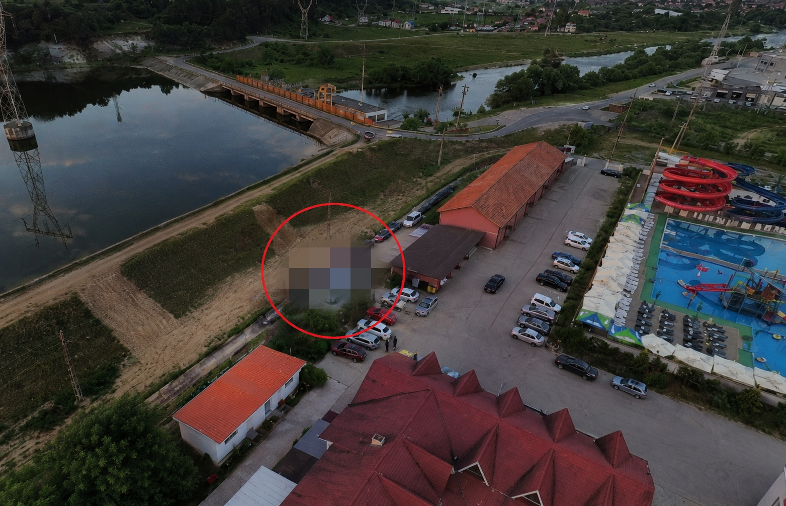 EXCLUSIV. Mascații au intervenit în forță în seara asta în Florești, Cluj! Cititor Știri de Cluj: „Doi bărbați au fost puși la pământ și încătușați”
