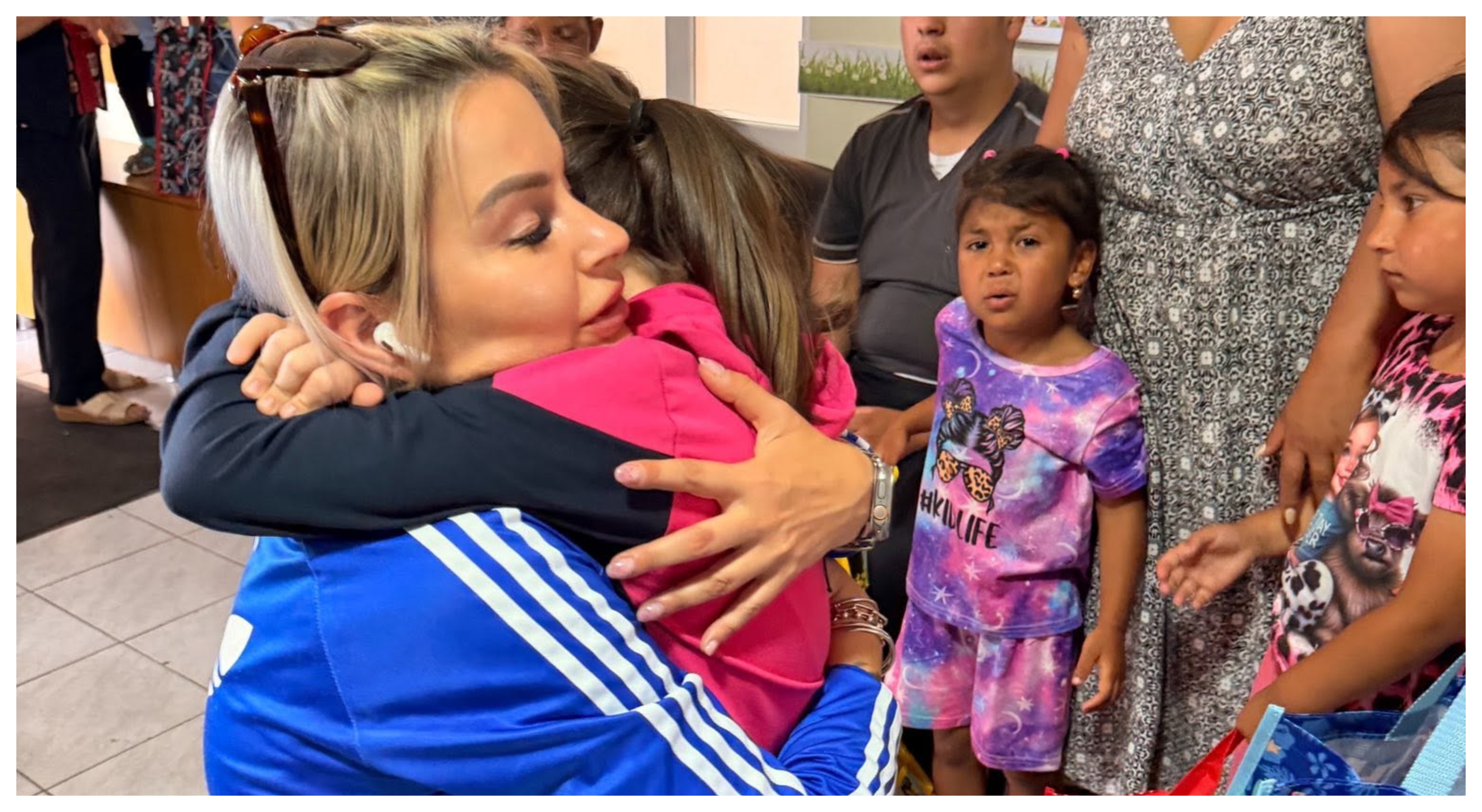 FOTO. Lacrimi, zâmbete și îmbrățișări. O nouă lecție de omenie oferită în județul Cluj de clujeanca Rocsana Contraș și voluntarii