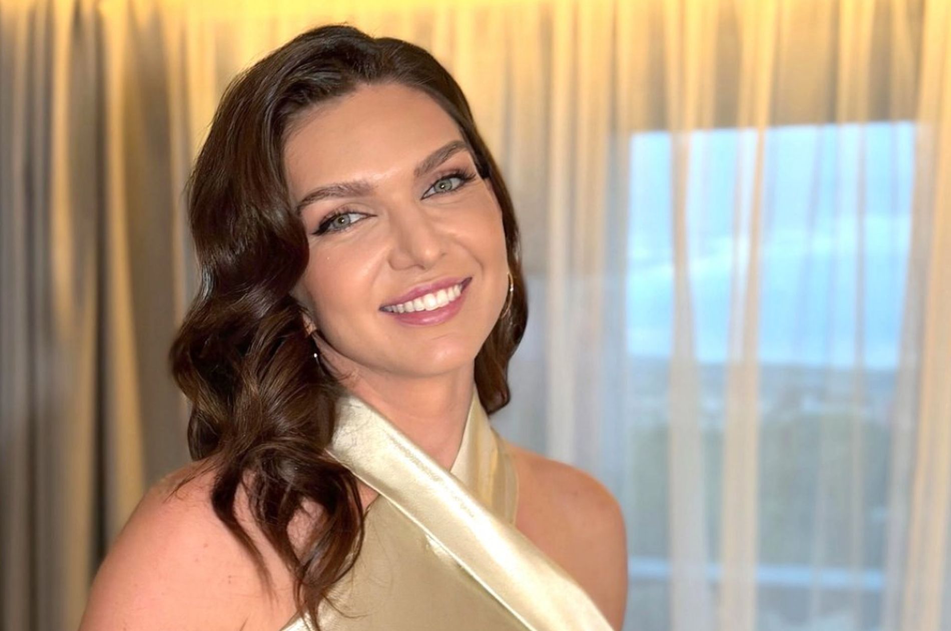FOTO. Simona Halep, apariție de star cinema la Cluj-Napoca după meciul de retragere. Fanii au fost cuceriți: „Nu știam cât de bine îți stă în civil!”