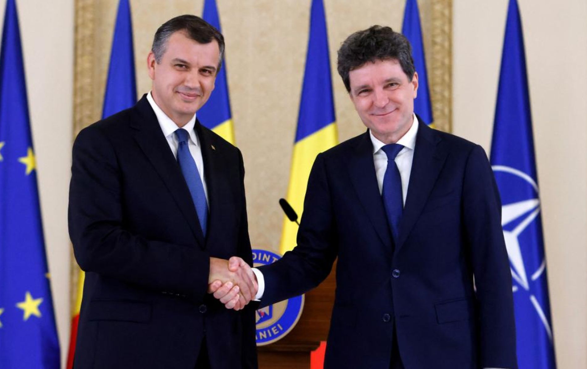 Haosul politic din România a ajuns în presa internațională. POLITICO avertizează: țara se apropie de un moment critic după eșecul Guvernului Tomac