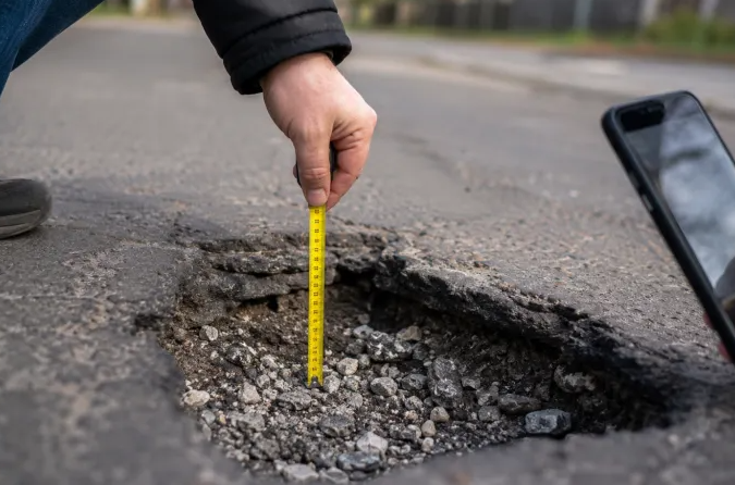 Infrastructură în stare critică în Cluj-Napoca! Cetățenii cer intervenții urgente pe pod și pe mai multe artere importante