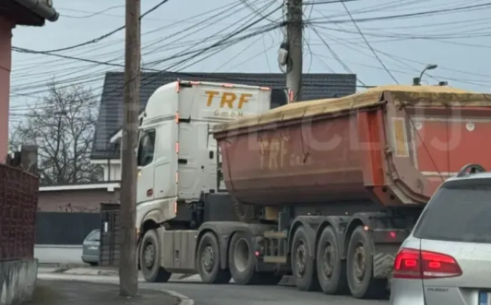 Intersecție periculoasă în Cluj-Napoca! Clujenii reclamă accidente repetate și manevre riscante: „Sunt extrem de periculoase”