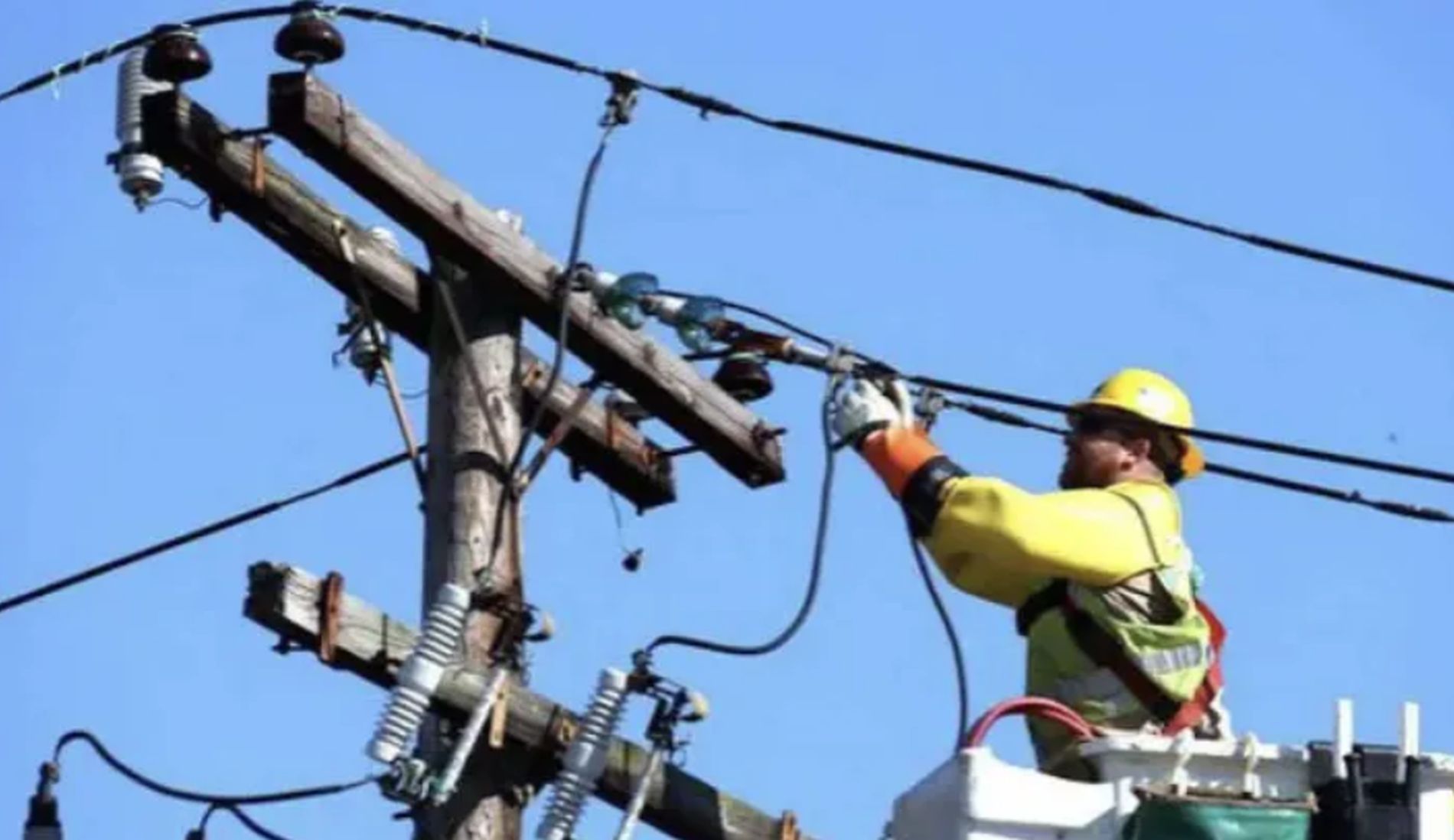 Întreruperi programate de curent în județul Cluj. Distribuție Energie Electrică România anunță lucrări la rețea: „Ne cerem scuze pentru neplăceri”