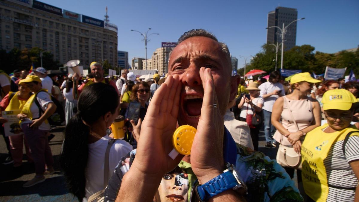 Legea salarizării scoate bugetarii în stradă. Proteste în Justiție, Finanțe, Sănătate și Educație. Se vorbește inclusiv despre grevă generală