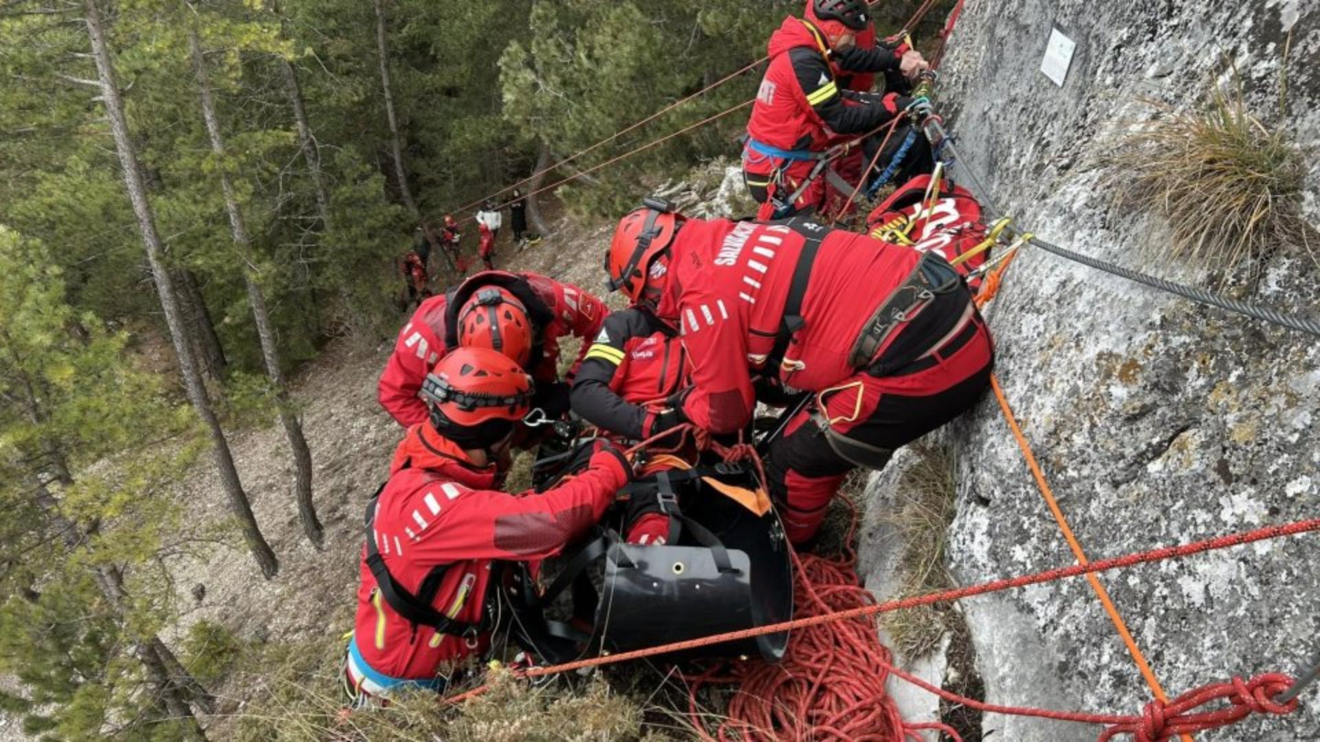 Noi informații despre accidentul mortal din Cheile Turzii: Tânărul a căzut de pe stâncă și a rămas blocat într-o zonă extrem de periculoasă