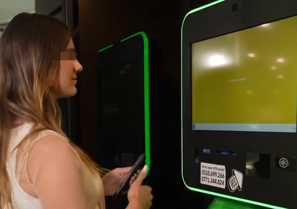 Nouă clujeni opriți la timp de polițiști în mall-urile din Cluj: Erau aproape să piardă peste 400.000 de lei într-o înșelătorie la ATM-uri de criptomonede