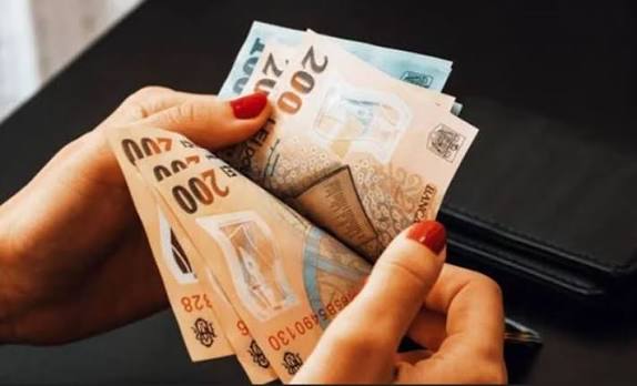 Parlamentul era ocupat cu politica și a uitat de o directivă europeană obligatorie! Ce pierd femeile din România din cauza acestei neglijențe