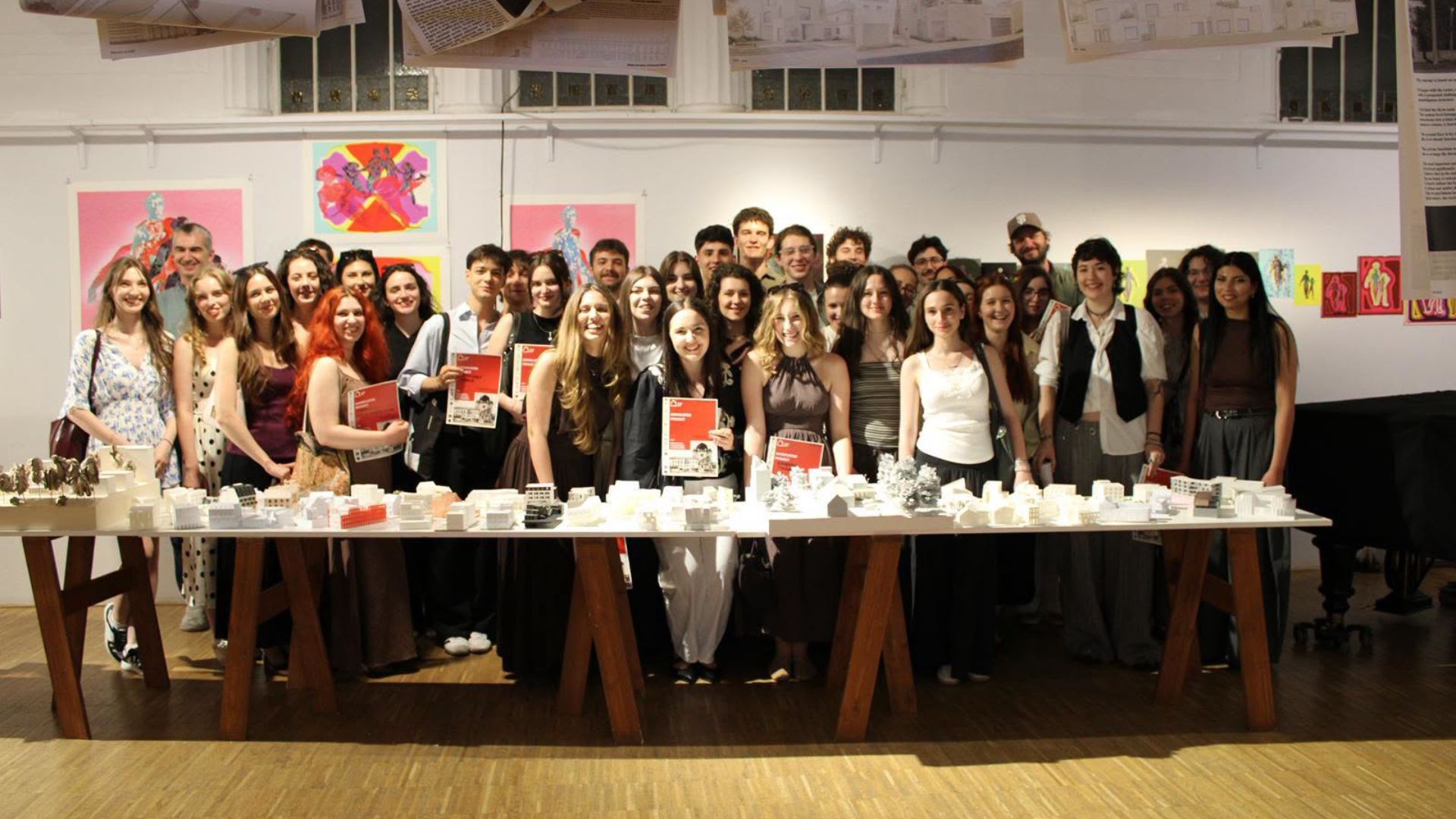 Performanță extraordinară pentru viitorii arhitecți ai Clujului! Studenții UTCN au câștigat 6 dintre cele 10 premii puse la bătaie. Felicitări!