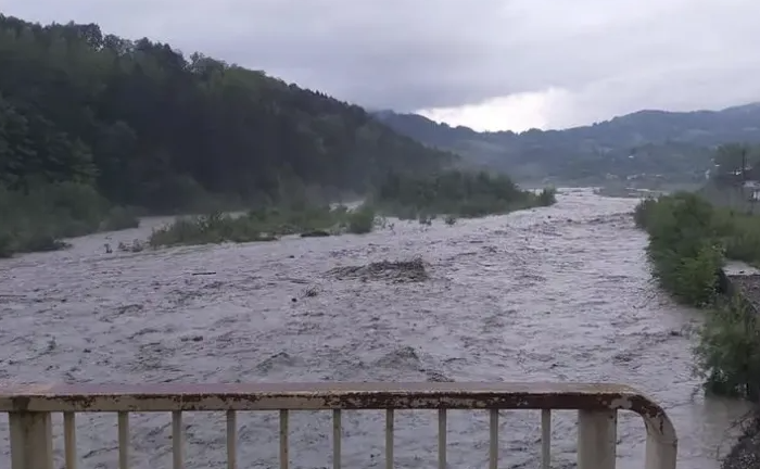 Pericol de inundații în Transilvania! Râuri din numeroase județe pot ieși din matcă în următoarele ore