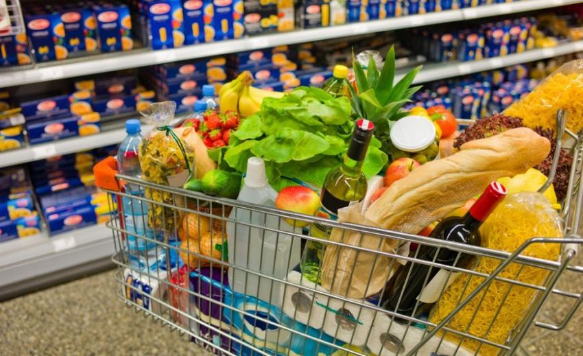Plafonarea adaosului comercial la alimentele de bază, prelungită până la sfârșitul anului 2026. Ce produse sunt vizate și ce efecte ar putea avea măsura