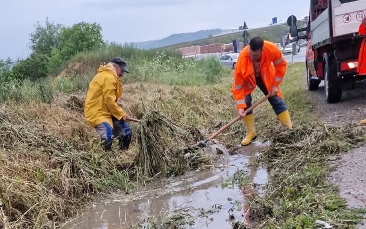 Primăria unei comune din Cluj la datorie după furtună: Intervenții de urgență în mai multe locații, un echipaj a patrulat non-stop ca să prevină dezastrul