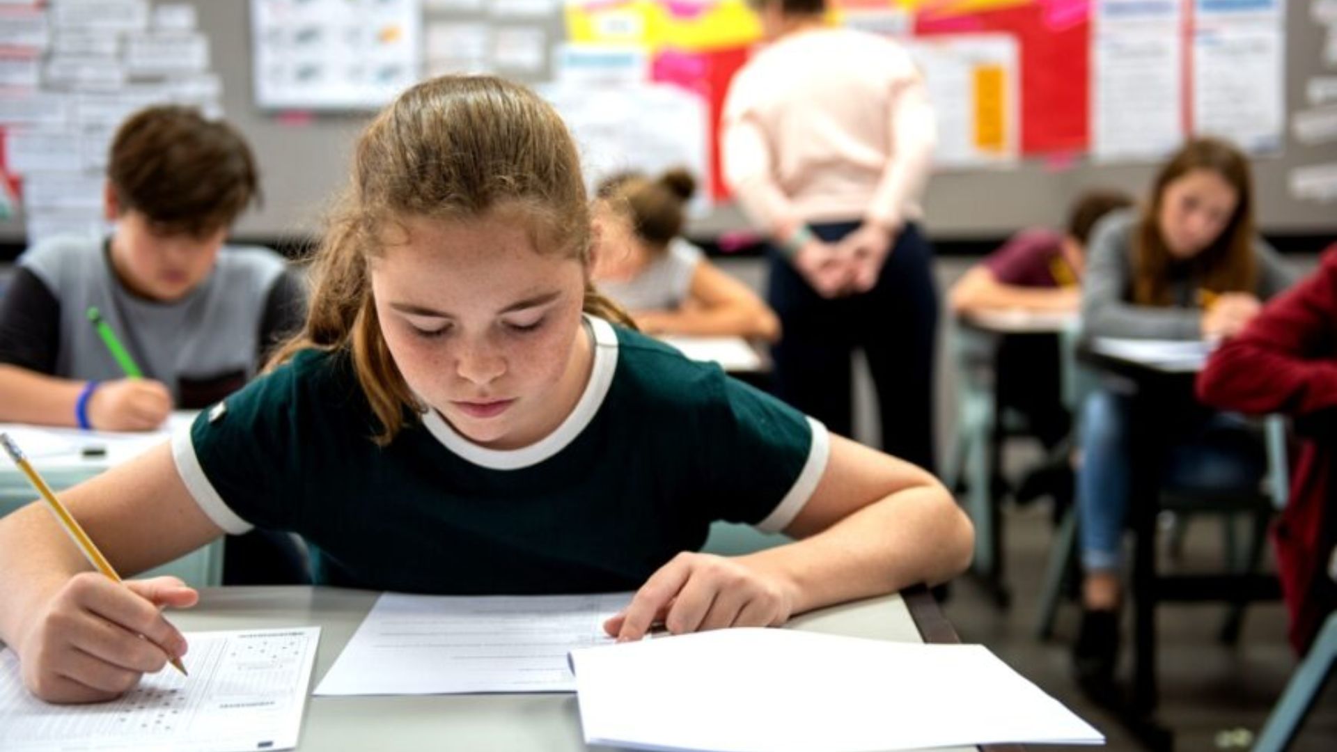 Probleme din nou la Evaluarea Națională! Subiectele la Matematică au apărut pe internet înainte de finalul examenului. Au ajuns pe grupuri de părinți
