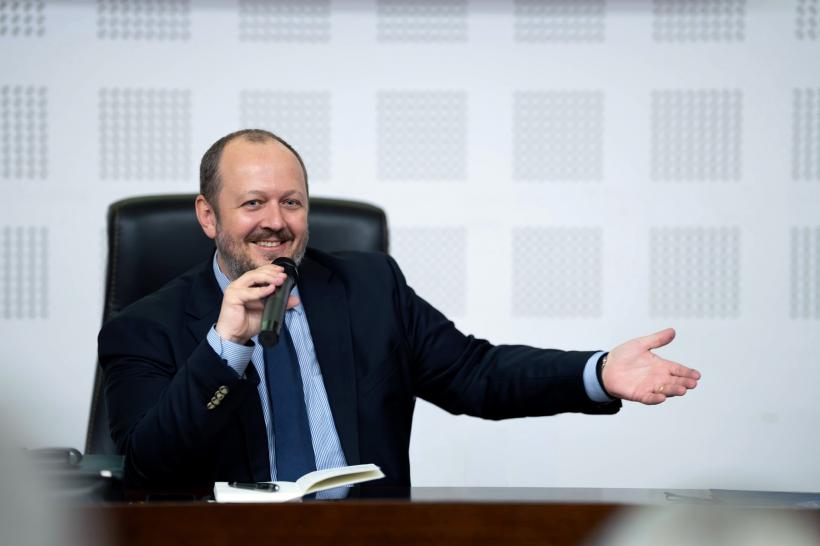 Profesorul clujean Adrian Papahagi, favorit pentru Ministerul Culturii în viitorul Guvern Tomac. Este un opozant puternic al suveraniștilor și al Rusiei