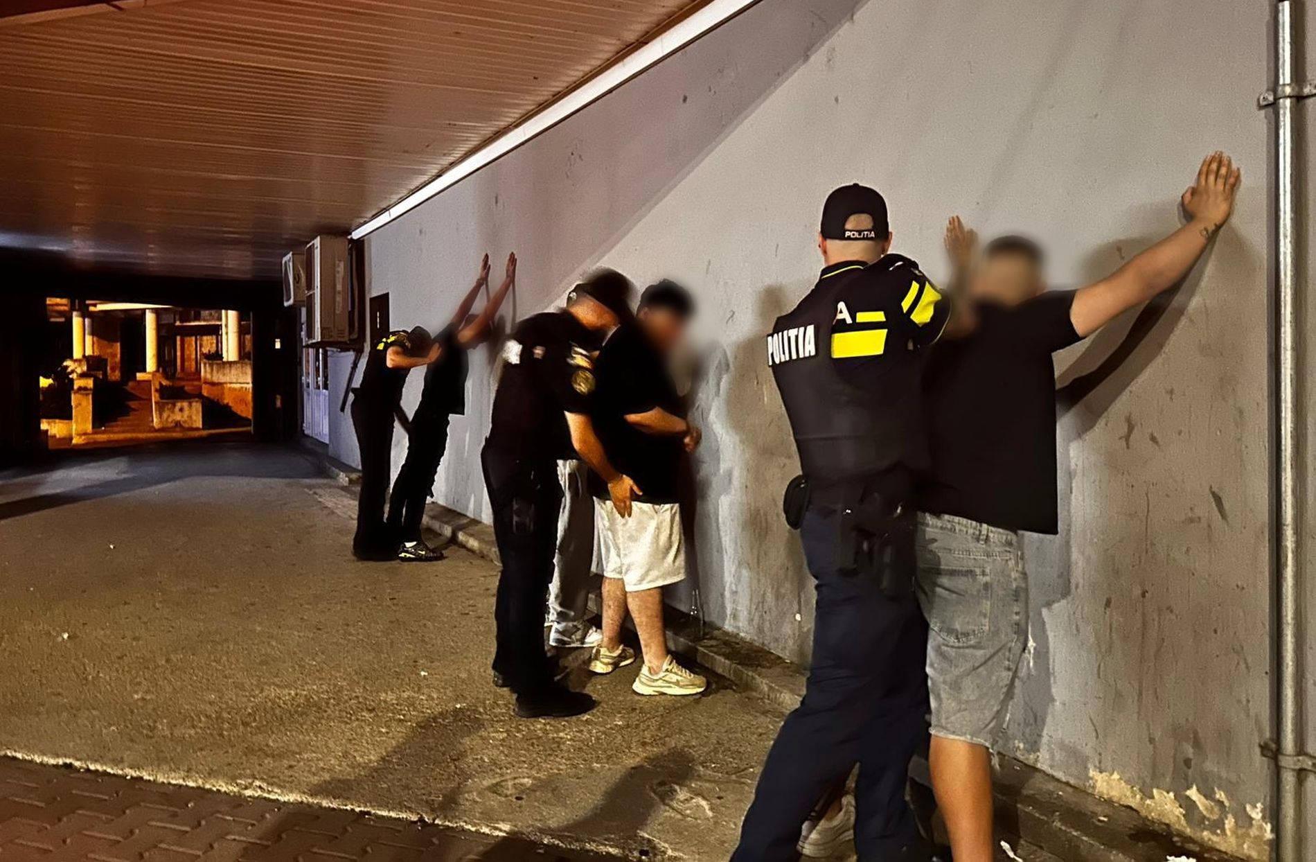 Razie de amploare la Turda! 234 de persoane legitimate, 74 de amenzi și 5 permise reținute într-o singură noapte: „Astfel de acțiuni vor continua”