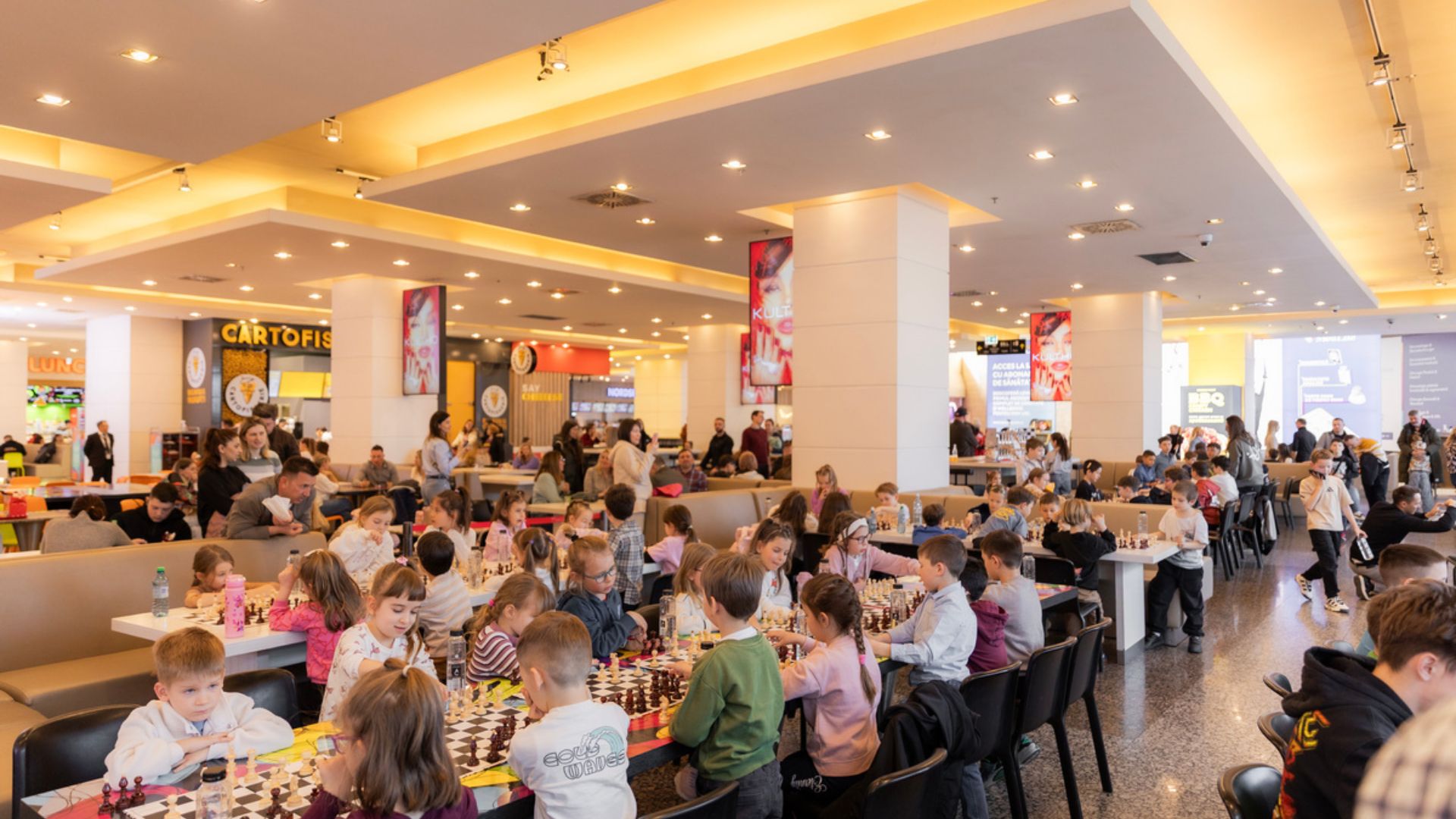 Regele și regina cuceresc din nou Iulius Mall! Zeci de copii sunt așteptați la una dintre cele mai îndrăgite competiții gratuite de șah din Cluj
