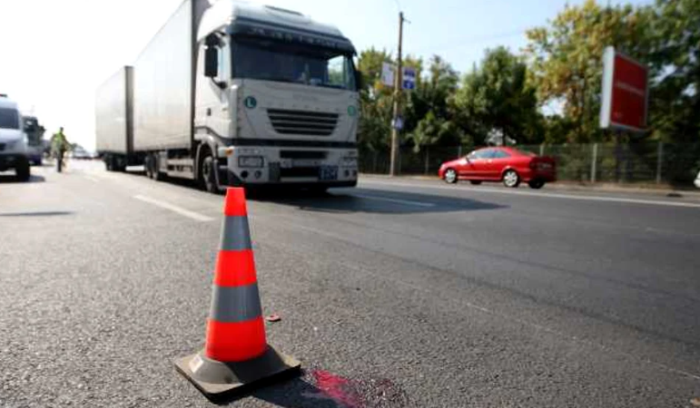 Restricții de circulație în Cluj din cauza caniculei. Camioanele de mare tonaj, trase pe dreapta în orele de vârf
