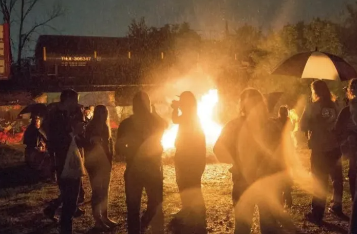 Revoltă pe o stradă din Cluj-Napoca! O gașcă face gălăgie și lasă mizerie în urmă