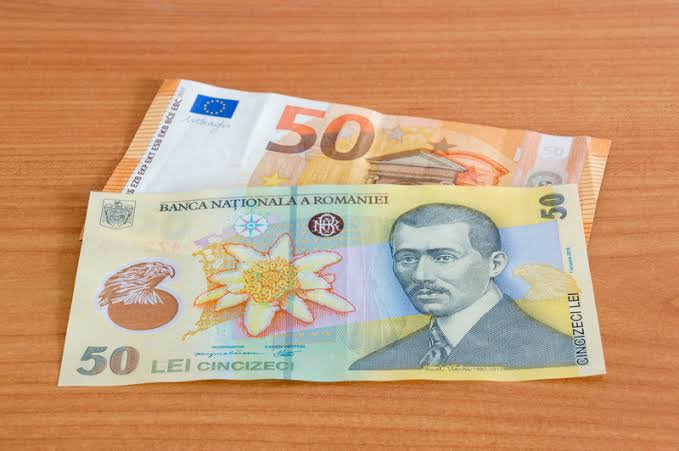 România, tot mai departe de euro: datoria publică va exploda la 90% din PIB, iar inflația e de trei ori peste limita impusă de Bruxelles