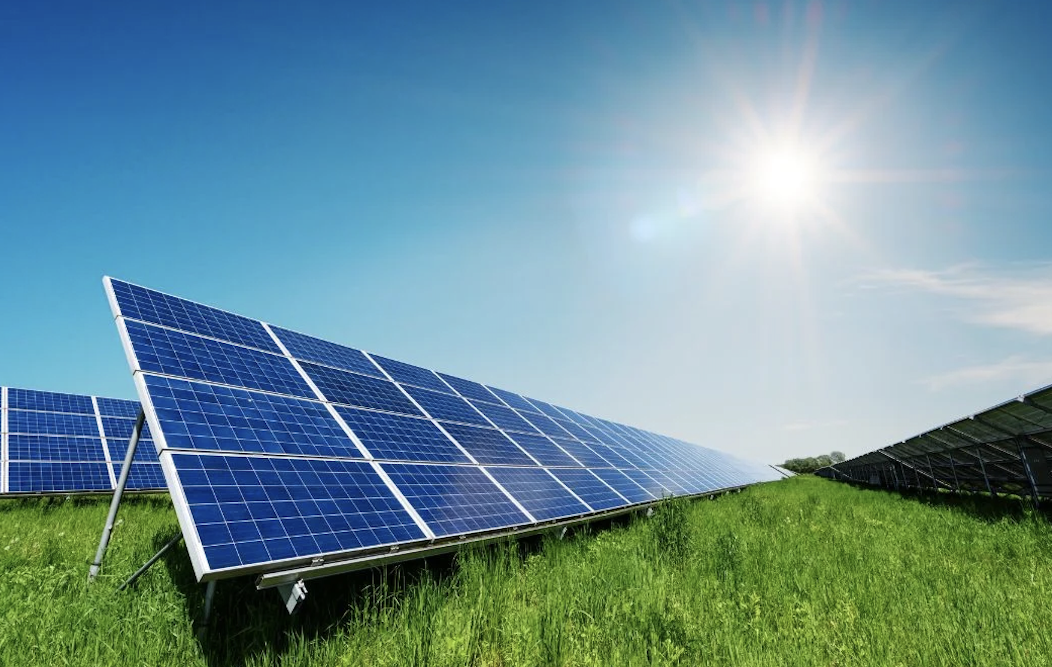 Românii sunt tot mai sătui de facturi mari: 27% vor panouri solare, iar 9 din 10 promit că vor schimba ceva acasă în următorul an