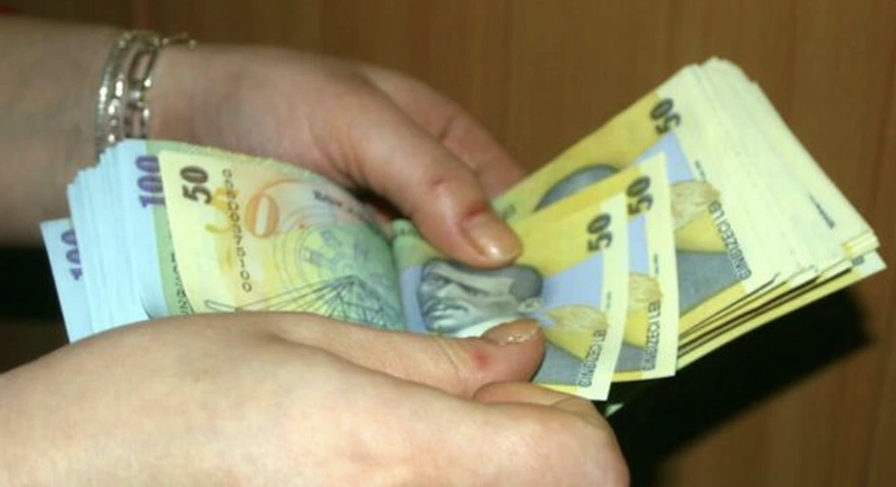 Salariile românilor cresc pe hârtie, dar puterea de cumpărare scade: „Câștigul salarial real se va menține în teritoriu negativ” în 2026, avertizează CNSP