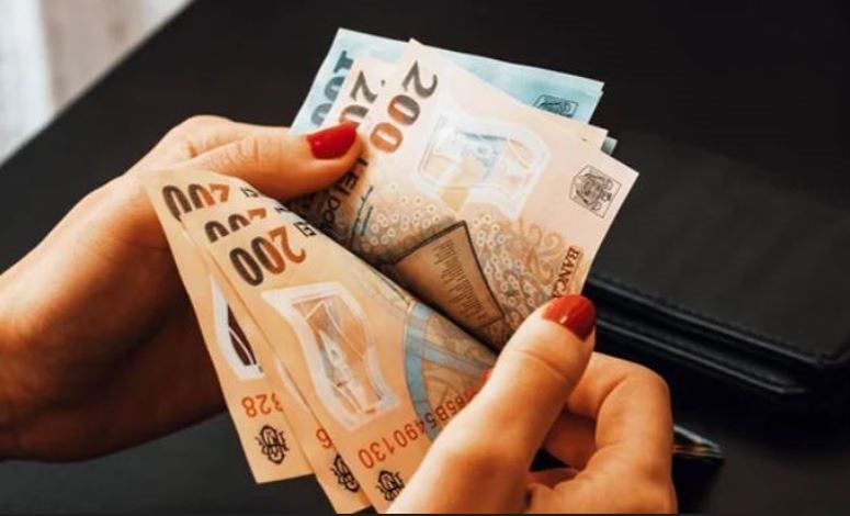 Salariul mediu în Cluj e 7.000 de lei, dar mulți angajați iau 4.000 sau mai puțin. Cine trage media în sus și de ce contează