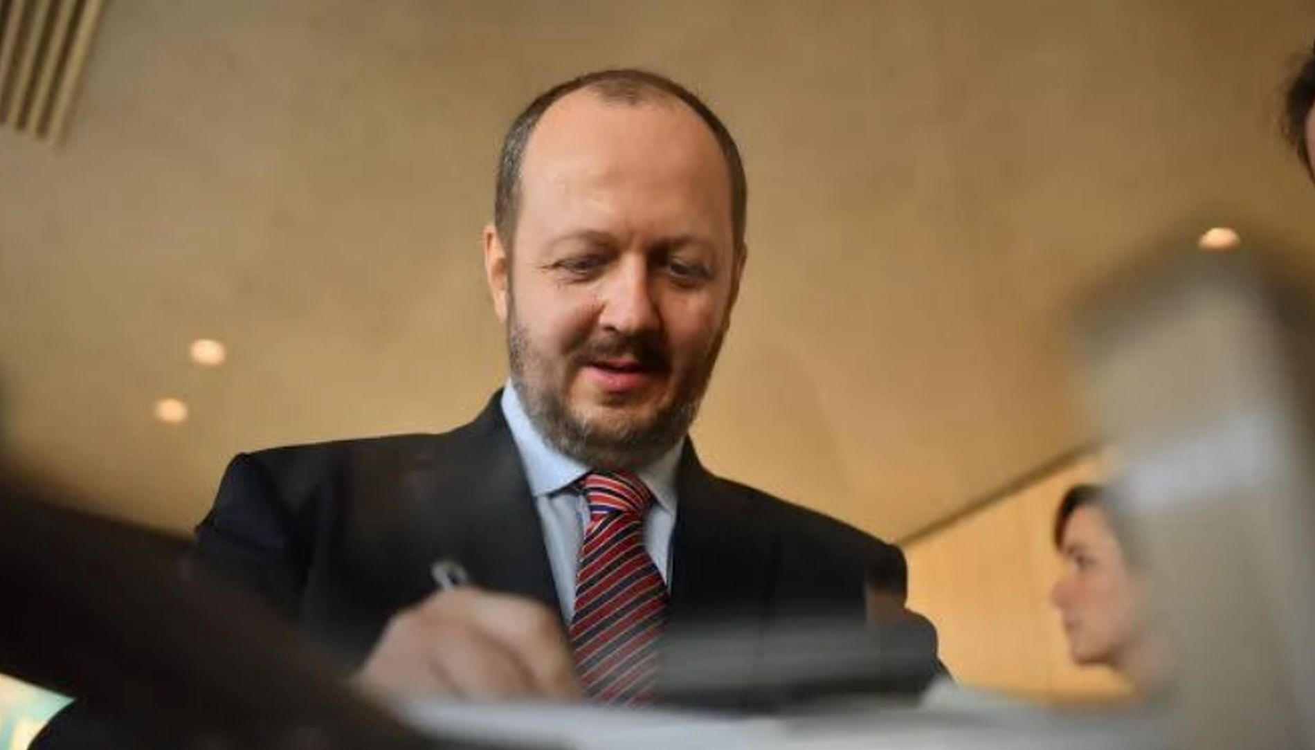 Scârbit de jocurile politice, profesorul clujean Adrian Papahagi amenință din nou cu retragerea din viața publică: „Gata, mi-a ajuns! Sunt sătul!”