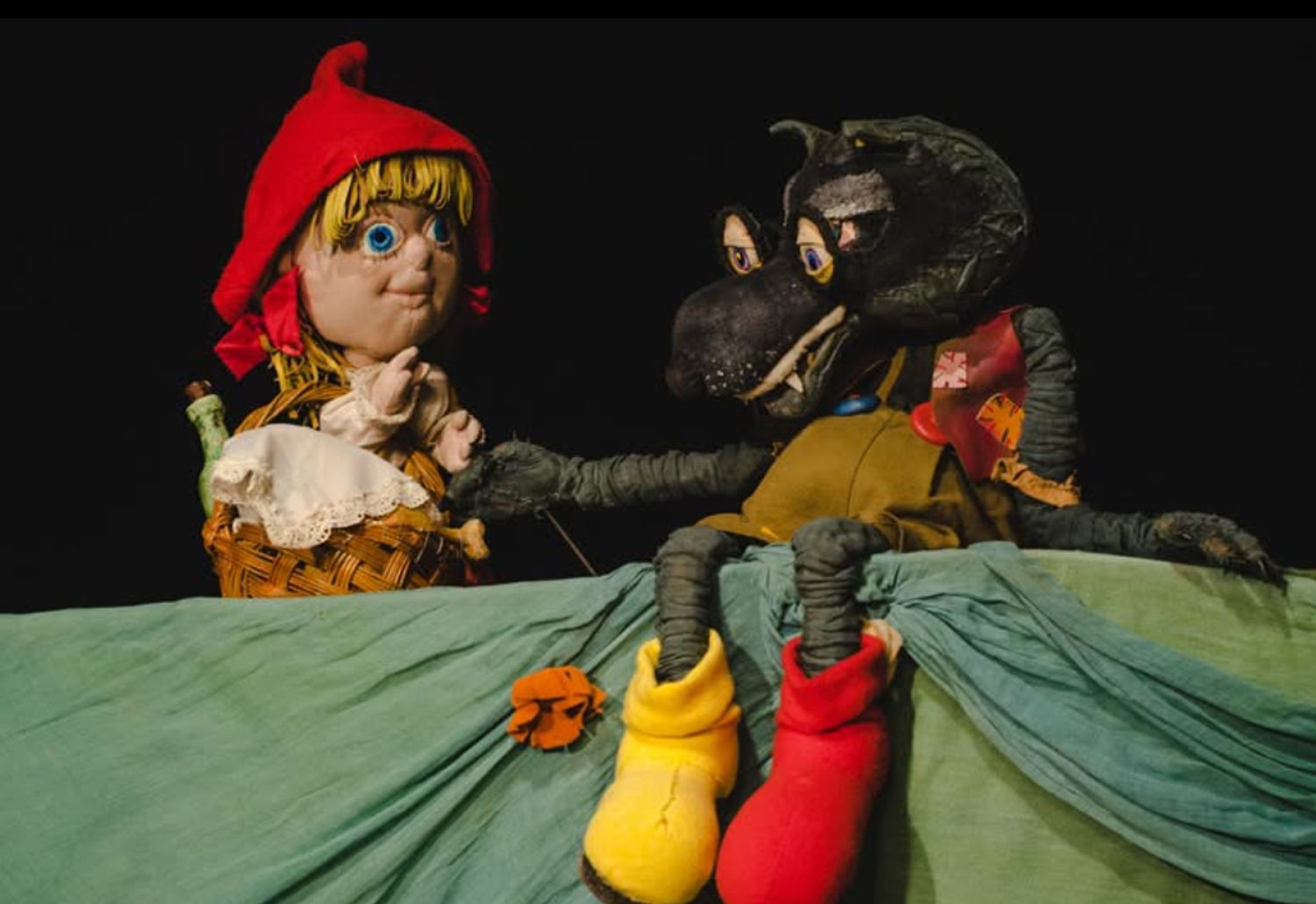 Scufița Roșie” și „Mateiaș Gâscarul” îi așteaptă pe cei mici la Teatrul de Păpuși Puck. Spectacole speciale în acest weekend la Cluj. Momente de neratat!