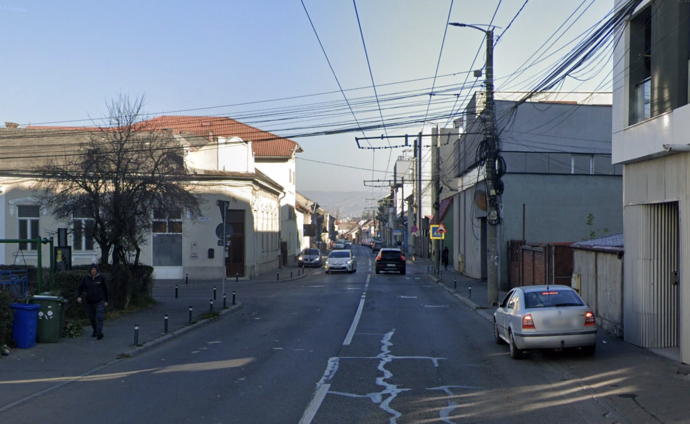 Strada din Cluj cu trei școli, transformată în pistă de viteză: Părinții cer limitatoare de viteză pentru copiii lor: „Nu ne mai simțim în siguranță!”