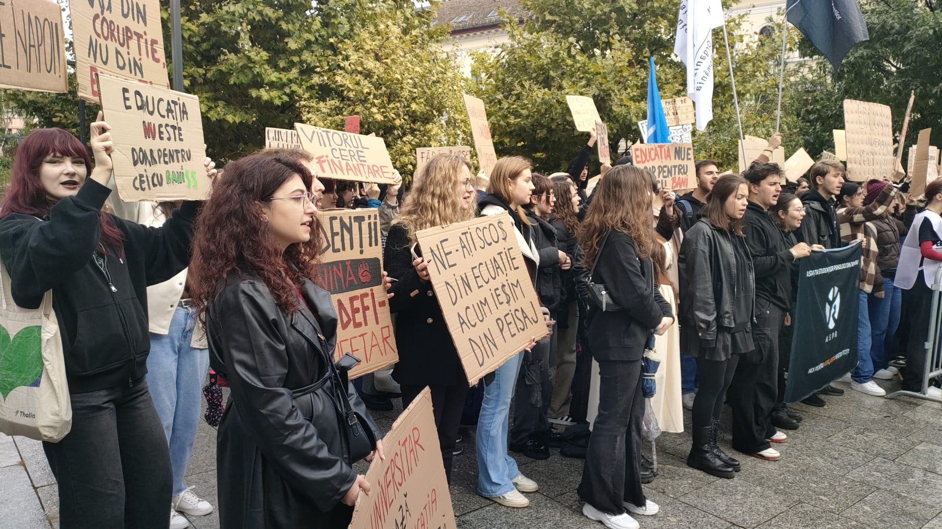 Studenții din Cluj ies din nou pe stradă pentru educație: „Până când legea Bolojan nu va fi anulată, nu contează câte guverne se schimbă!"