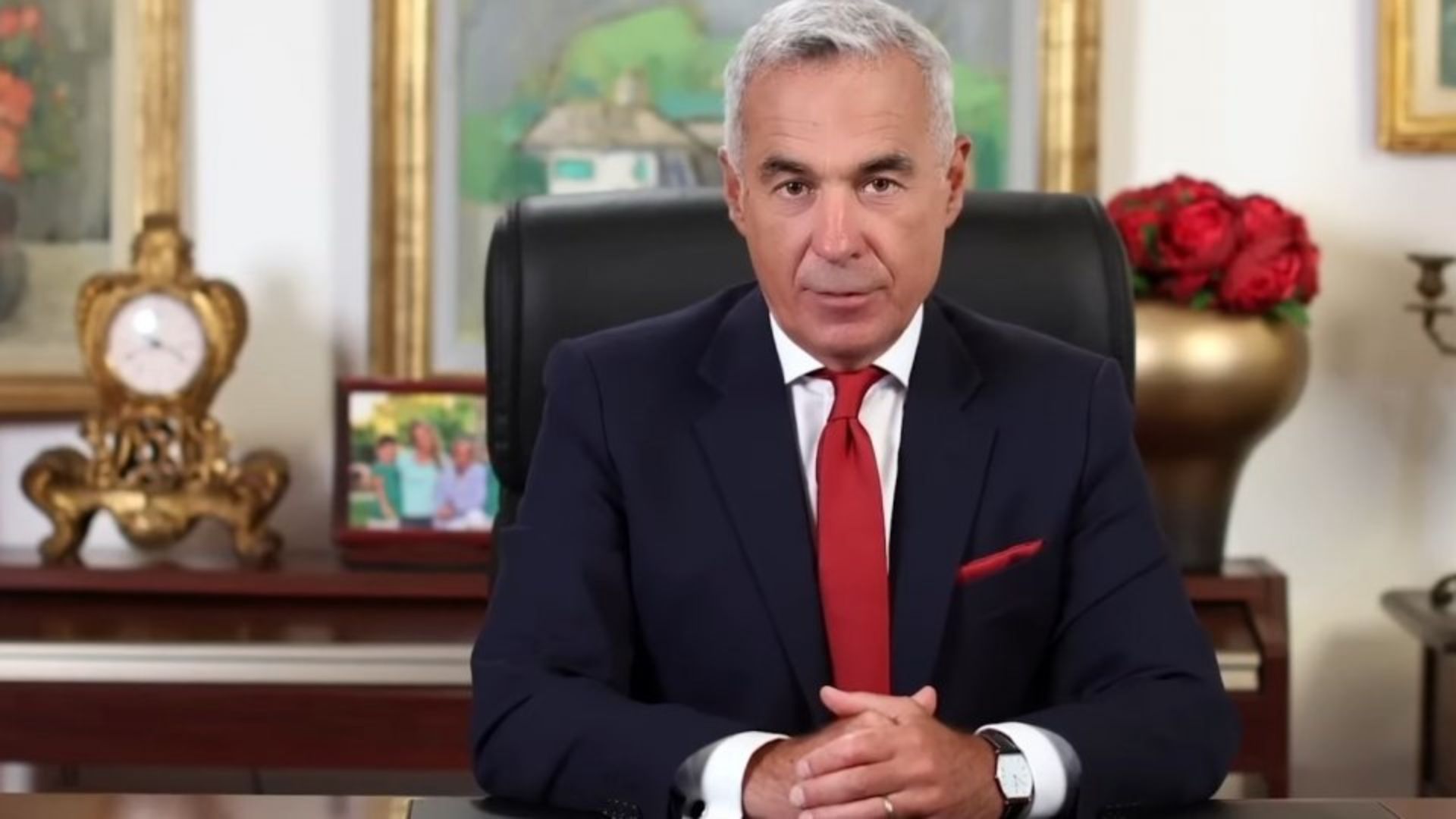 Tensiuni politice înaintea votului din Parlament: Călin Georgescu cere respingerea Guvernului Veștea și vorbește despre „trădare de stat”