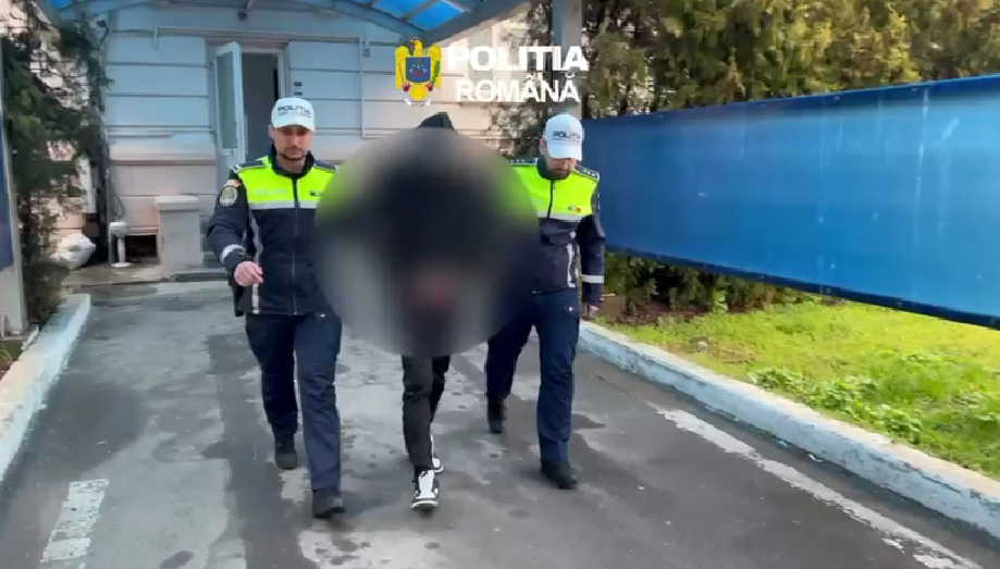Traficant de droguri din Cluj-Napoca prins după ce a vândut „marfă” unor investigatori sub acoperire: Avea un întreg „arsenal” în propriul apartament