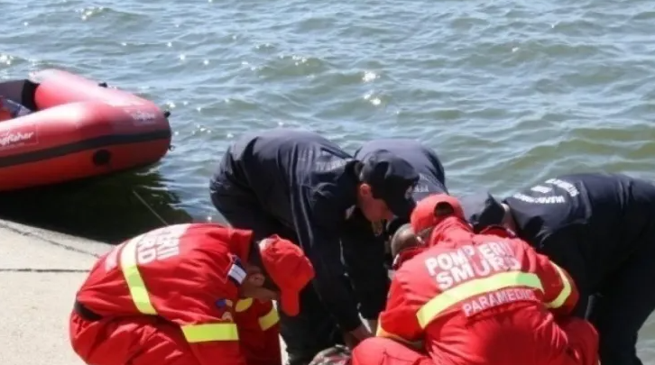 Tragedie! Un minor de 15 ani s-a înecat după ce a intrat la scăldat într-o baltă