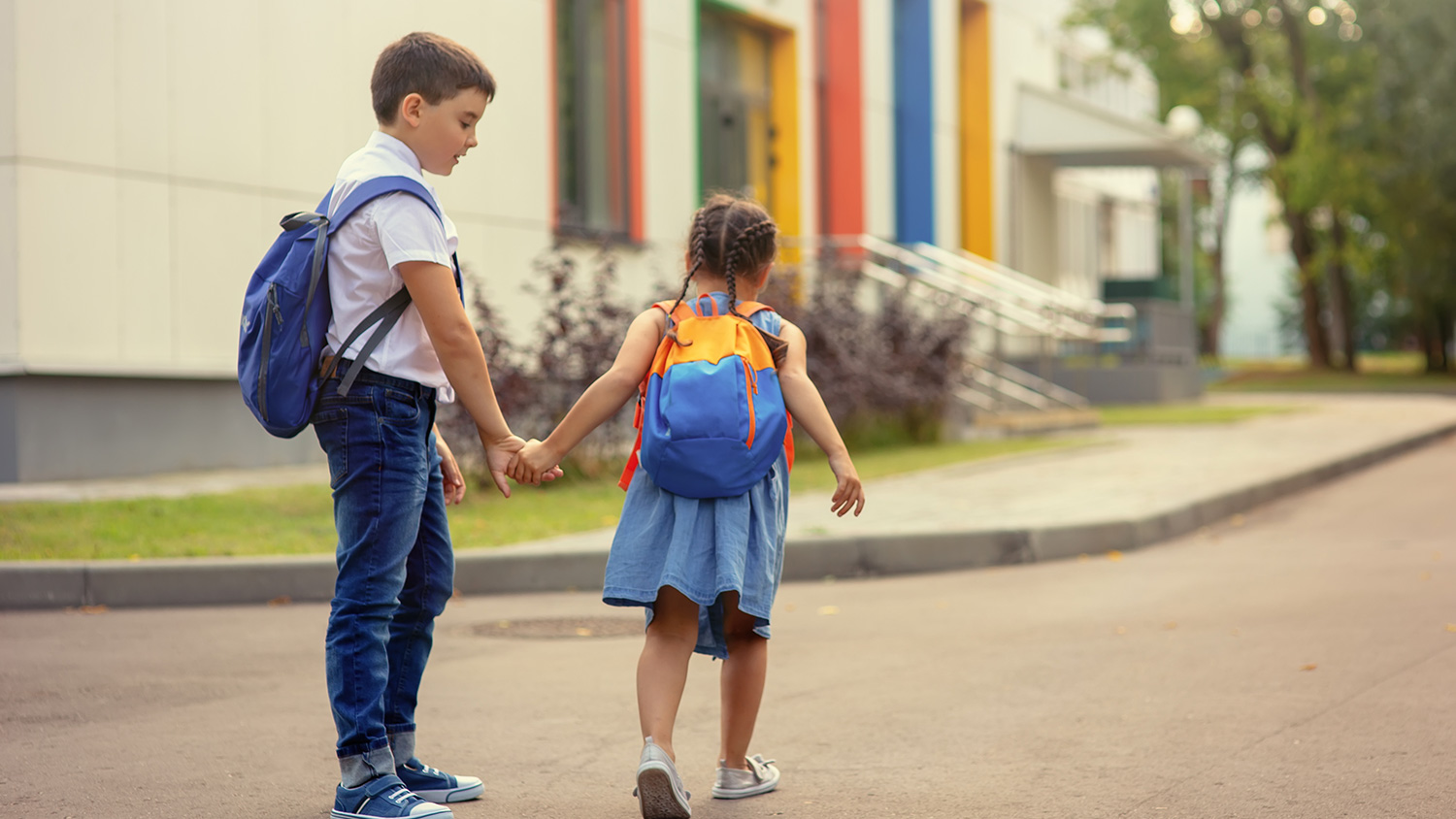 Un clujean nu mai poate cu zgomotul pe care îl fac copiii dimineața! Locuiește lângă o grădiniță și cere soluții: „Îmi afectează momentele de liniște”