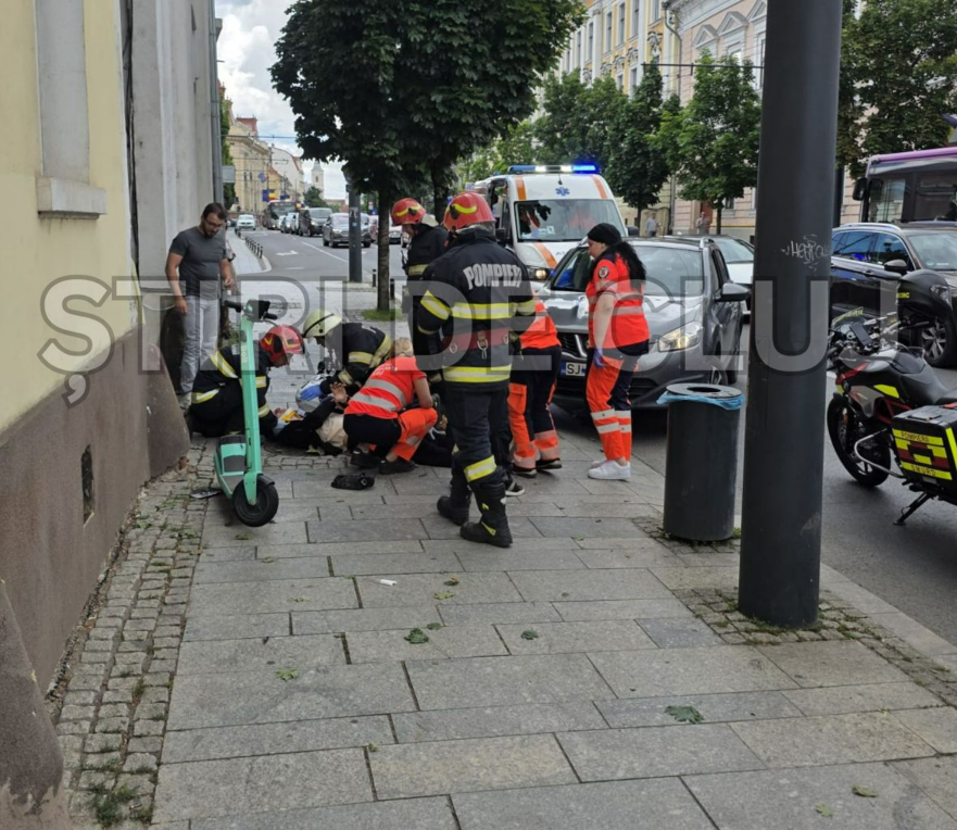 VIDEO. Accident grav în Cluj, acum. Un biciclist rănit pe Moților, la câțiva metri de locul unde o tânără însărcinată a murit strivită de mașină pe trotuar