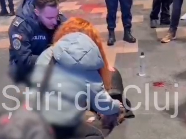 VIDEO. Adolescentul care a bătut crunt un tânăr și l-a lăsat lat la Iulius Mall scapă ieftin! Ancheta declanșată după imaginile publicate de Știri de Cluj