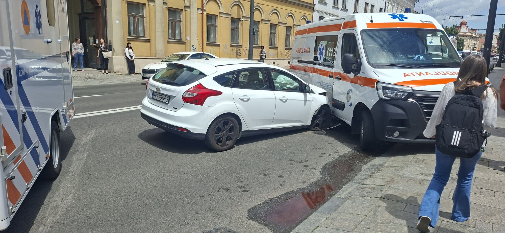 VIDEO. Cum a avut loc accidentul cu ambulanța de pe Calea Moților! Ambulanța circula fără sirenă și fără girofar: Patru persoane au ajuns la spital