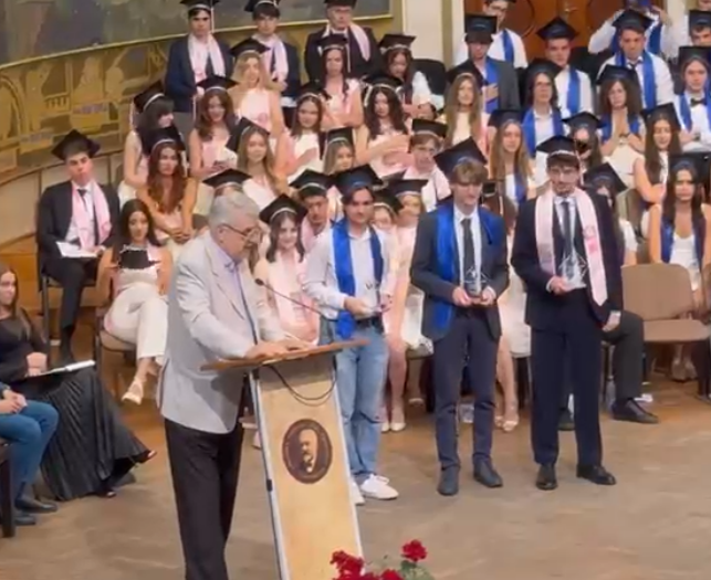 VIDEO. Ei sunt cei trei elevi geniali de la Colegiul „Racoviță” din Cluj, recompensați azi cu Premiul de Excelență pentru multiple olimpiade internaționale