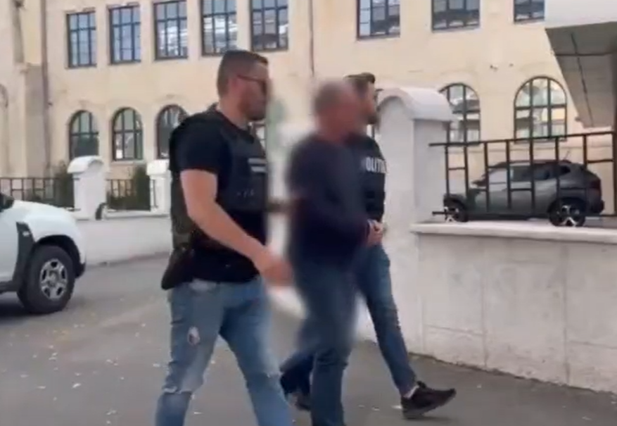 VIDEO. Liderul spiritual al unei grupări religioase din Cluj, arestat pentru agresarea și abuzarea unor minore. Mascații au dat buzna peste el