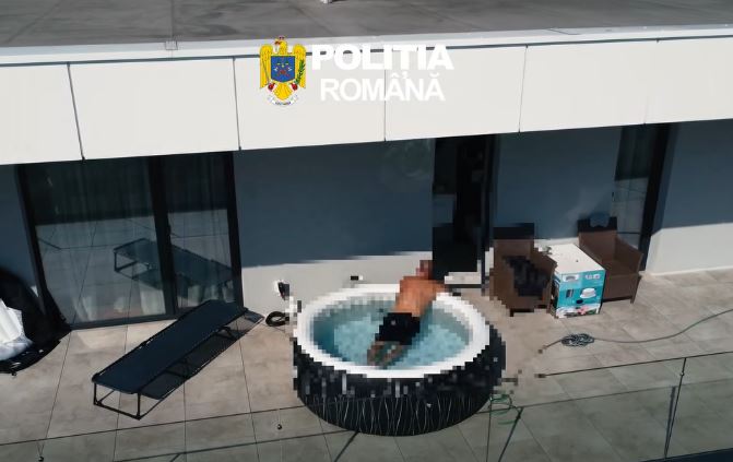 VIDEO Urmărit internațional „săltat” de mascați direct din piscină. Se relaxa pe terasa unui penthouse luxos. Va fi prezentat Curții de Apel Cluj