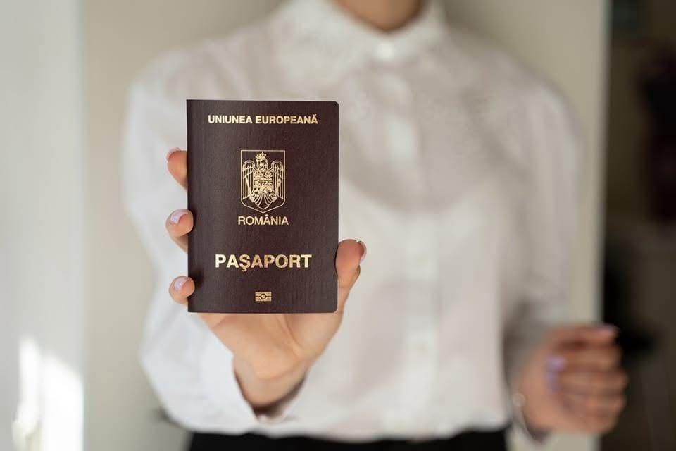 Vrei să pleci în vacanță, dar pașaportul e expirat? Clujenii pot rezolva totul de pe telefon, fără să pună piciorul la ghișeu