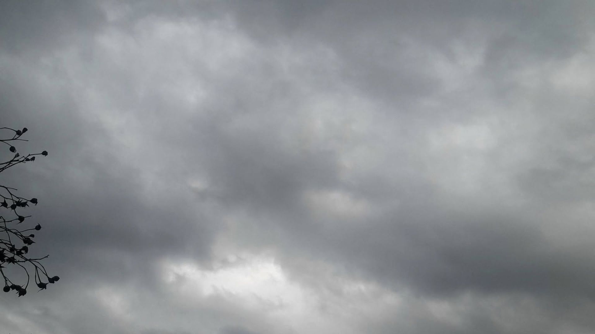 Vreme capricioasă la început de săptămână la Cluj! Norii apar încă de dimineață, dar meteorologii vin și cu o veste bună pentru clujeni