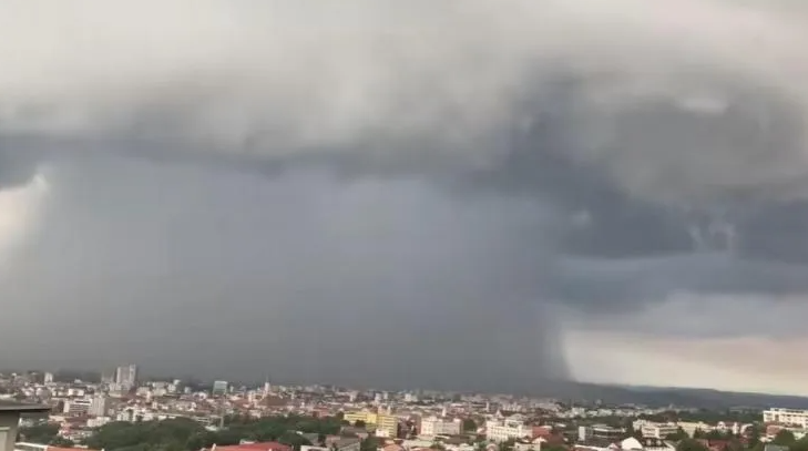 Clujul intră sub Cod portocaliu de furtuni! Vijelii de până la 100 km/h și grindină de mari dimensiuni