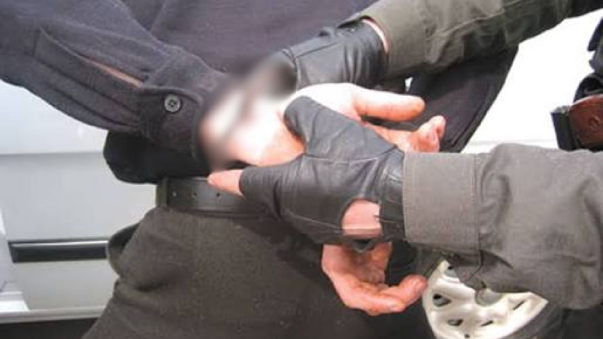 DIICOT Cluj lovește în plin crima organizată! Grup suspectat de trafic de substanțe de mare risc, prins după percheziții și rețineri în lanț