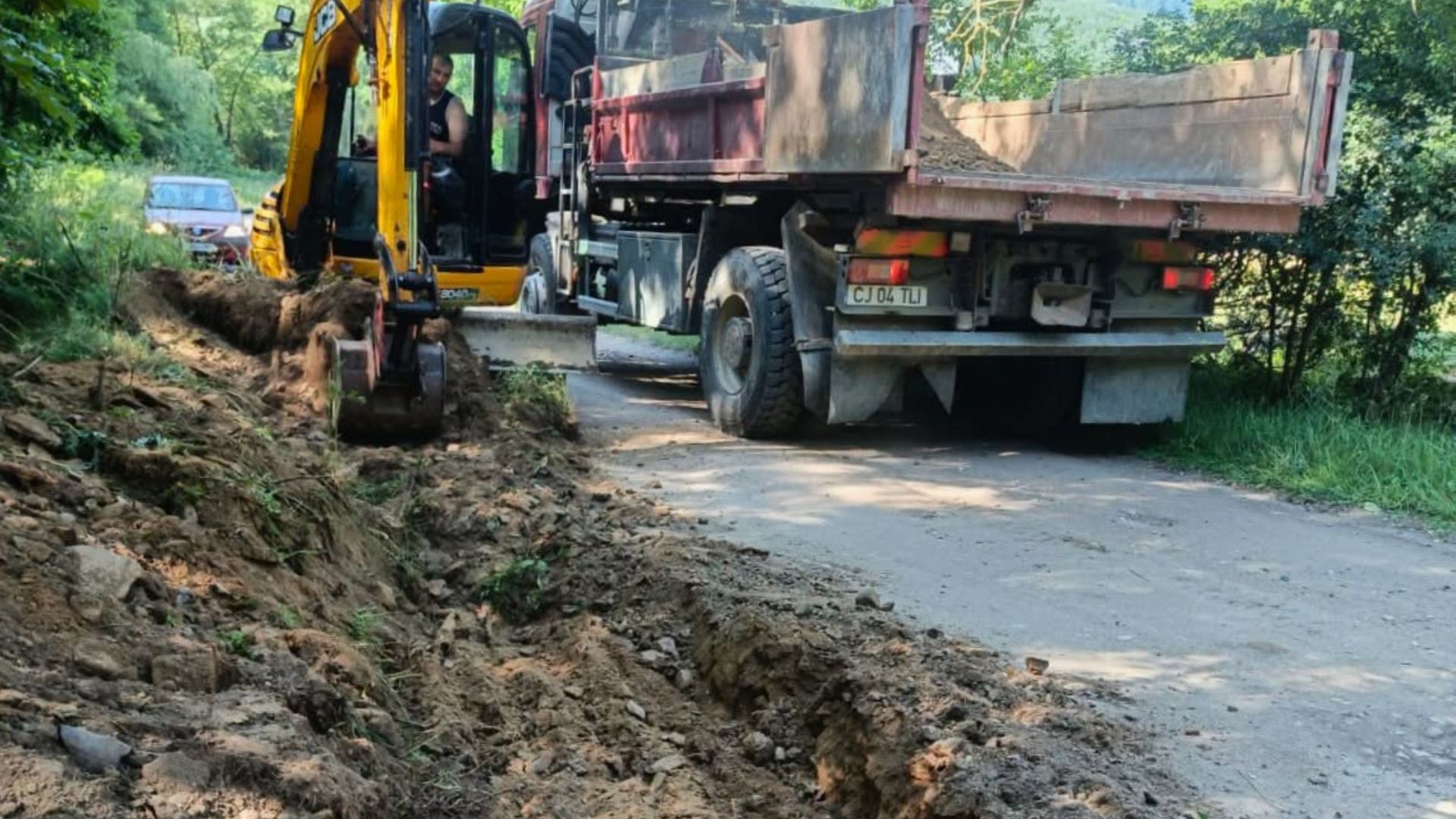 Drumul uitat dintre Cluj și Sălaj intră în șantier! Consiliul Județean a început lucrările pe DJ 103C, ruta care leagă Negreni de limita județului
