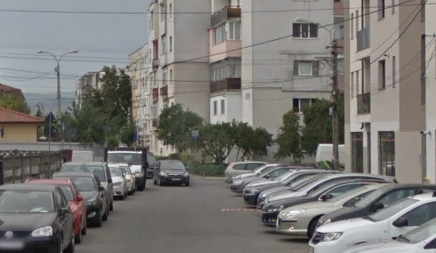 Groază pe o stradă din Cluj-Napoca! Oamenii dorm pe trotuar, fac mizerie și își fac nevoile chiar pe stradă: „Este inadimisbil așa ceva!”